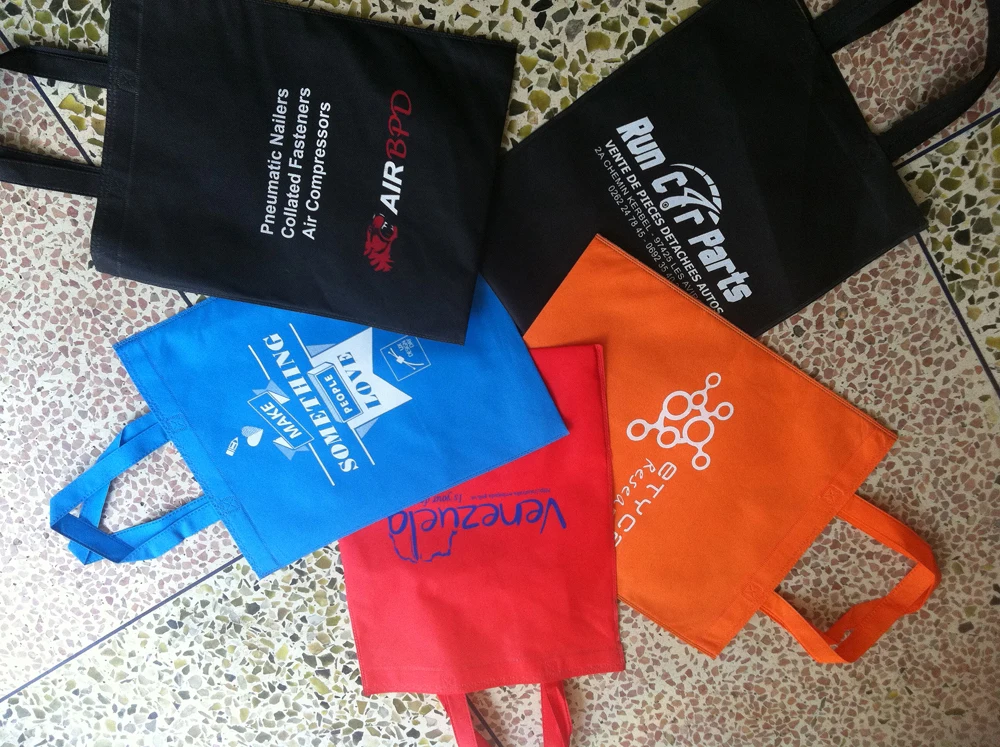 Сумки для покупок из нетканого материала с индивидуальным логотипом бесплатная