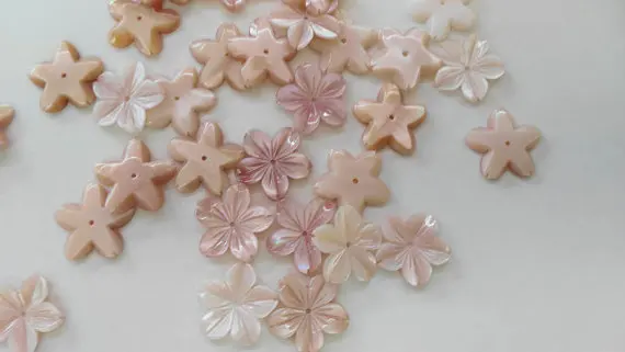 50pcs 10 12 15mm Genuine MOP Shell bead Pearl filigree florial snow flake flower petal pink red white Carved beads | Украшения и