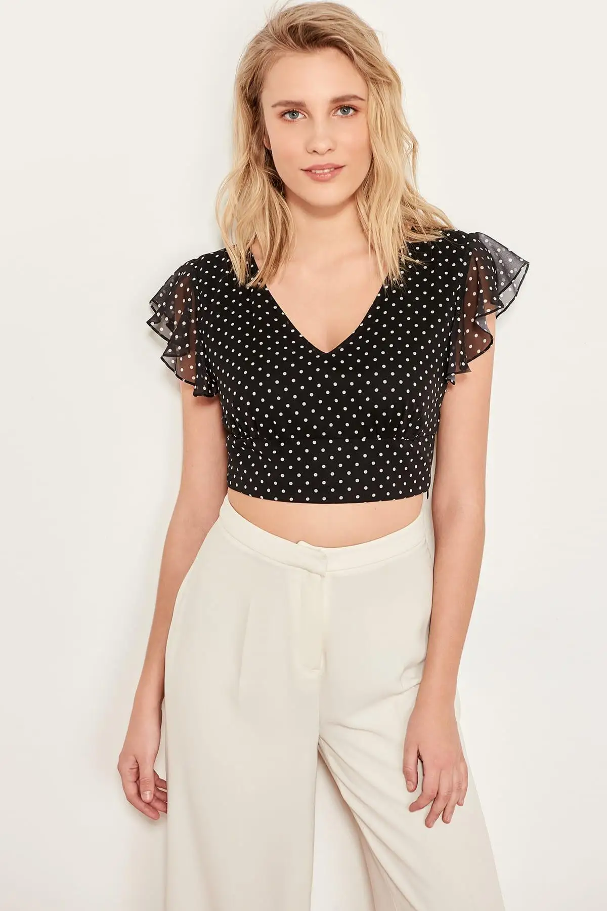 Trendyol черная короткая блузка в горошек TWOSS19LJ0147|Блузки| |