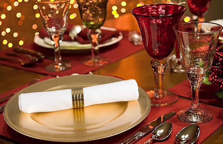 Классические тарелки с зарядным устройством 4 шт. золотистого/серебристого цвета