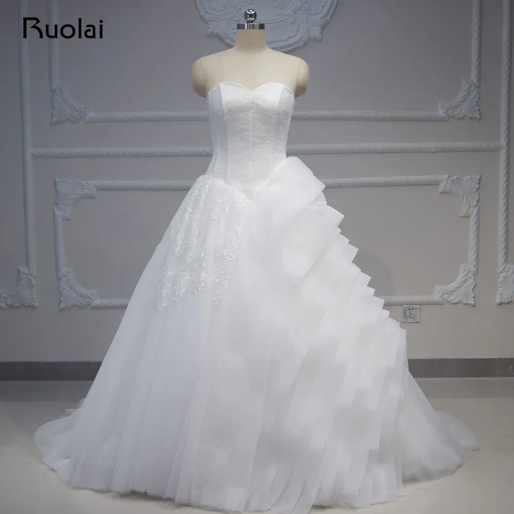 

Elegant Wedding Dresses 2019 Sweetheart Ball Gown Tiered Lace Wedding Gown Sweep Train Bridal Dress Vestido de Novia RW21