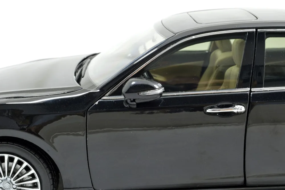 1/18 1:18 1 18 Масштаб Toyota Crown 2015 черная статическая имитация литых под давлением