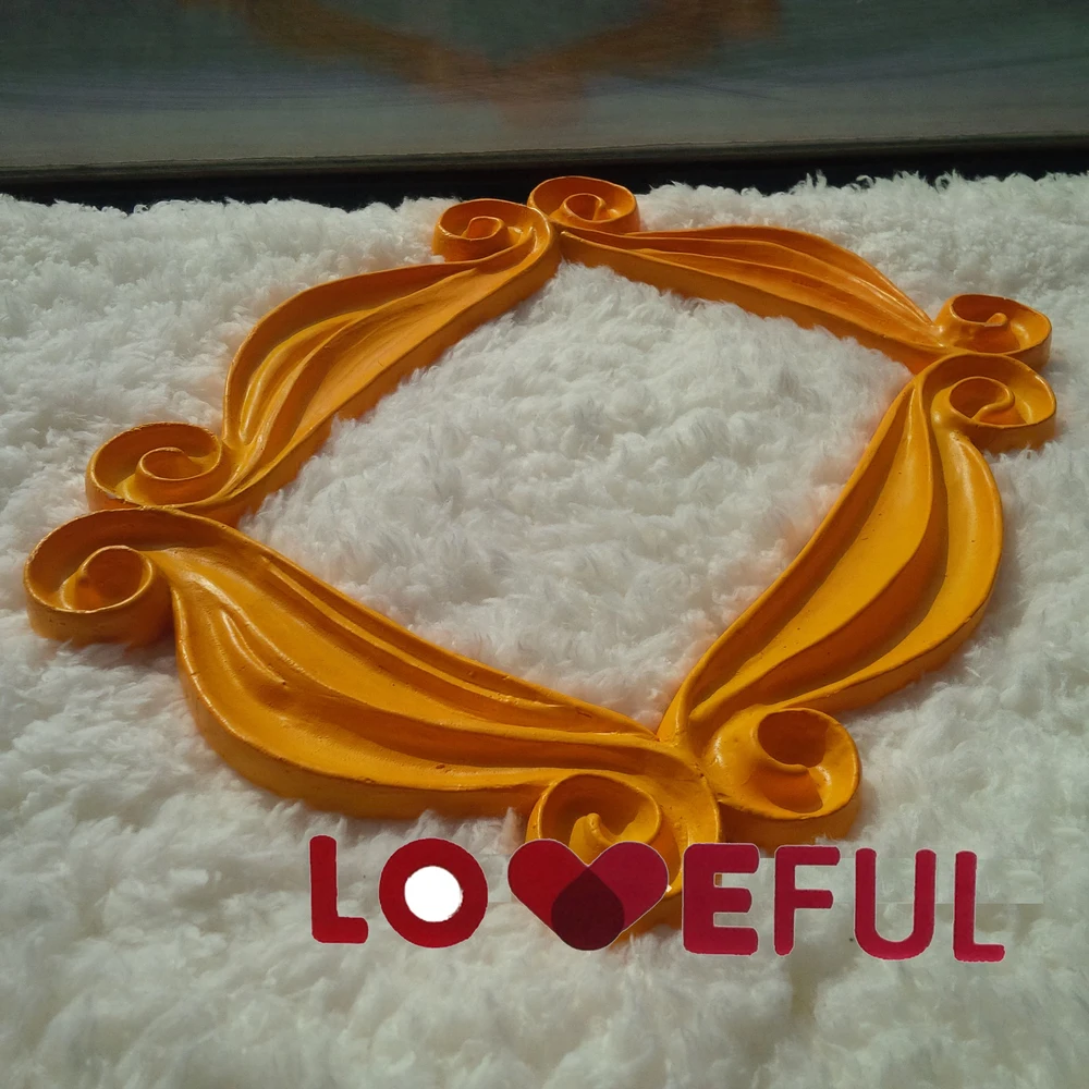 Новые друзья ТВ шоу дверь Моники желтый глазок желтая рамка очень хорошая