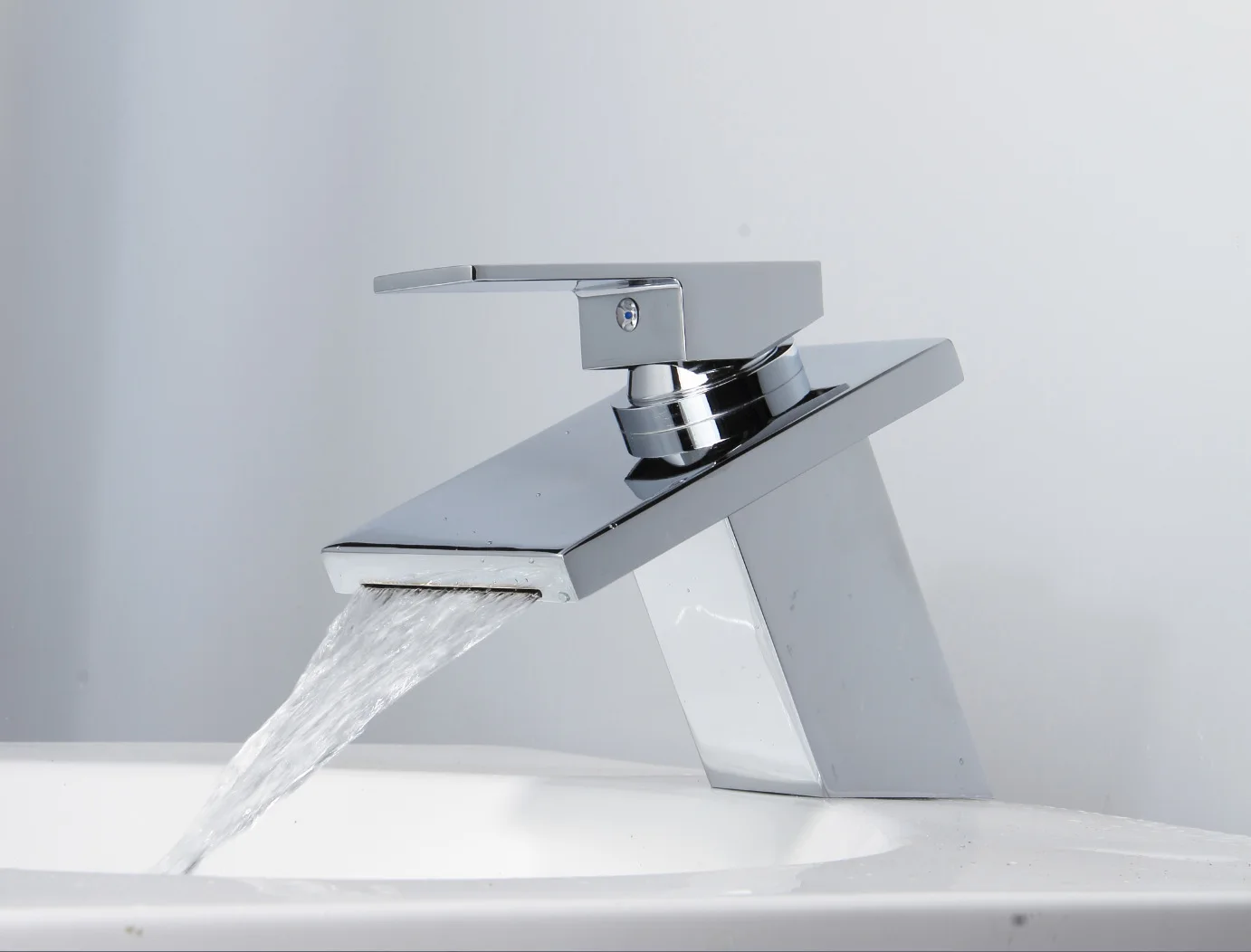 Медный смеситель для раковины HongJing Sifang с широким водопадом оптом|water heater faucet|water