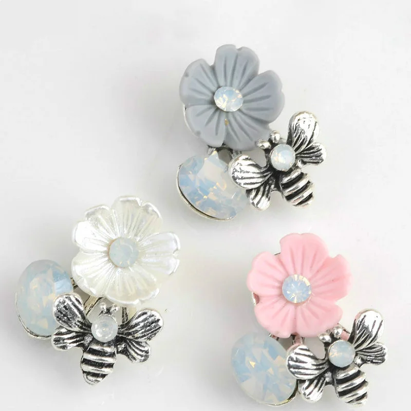 

Бесплатная доставка, оптовая продажа, 20 шт./лот, 15x18 мм, стразы, плоская задняя пуговица для волос, цветок, свадебные приглашения, RM011