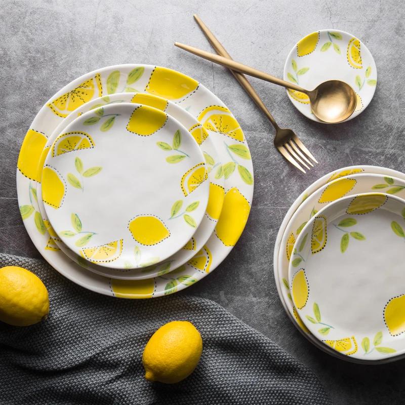 Тарелки с лимонами. Посуда с лимонами. Лимон на тарелке. Столовая посуда с лимонами. Набор тарелок лимон.