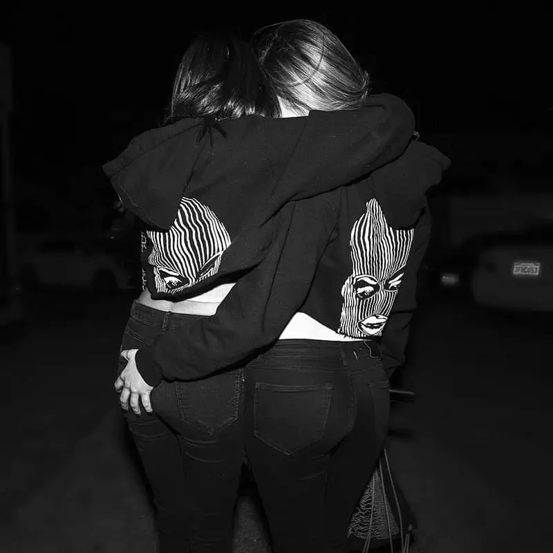 Уличная одежда с буквенным принтом женские Толстовки маска укороченный топ