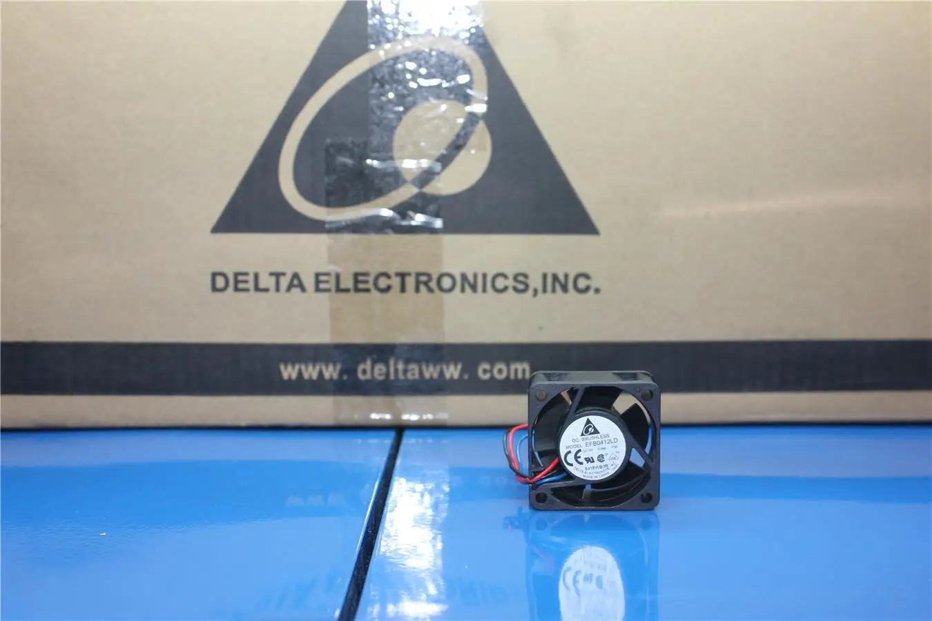 

Original 109P0405H601 5V 0.32A 4CM 40 * 40 * 20 three-wire cooling fan