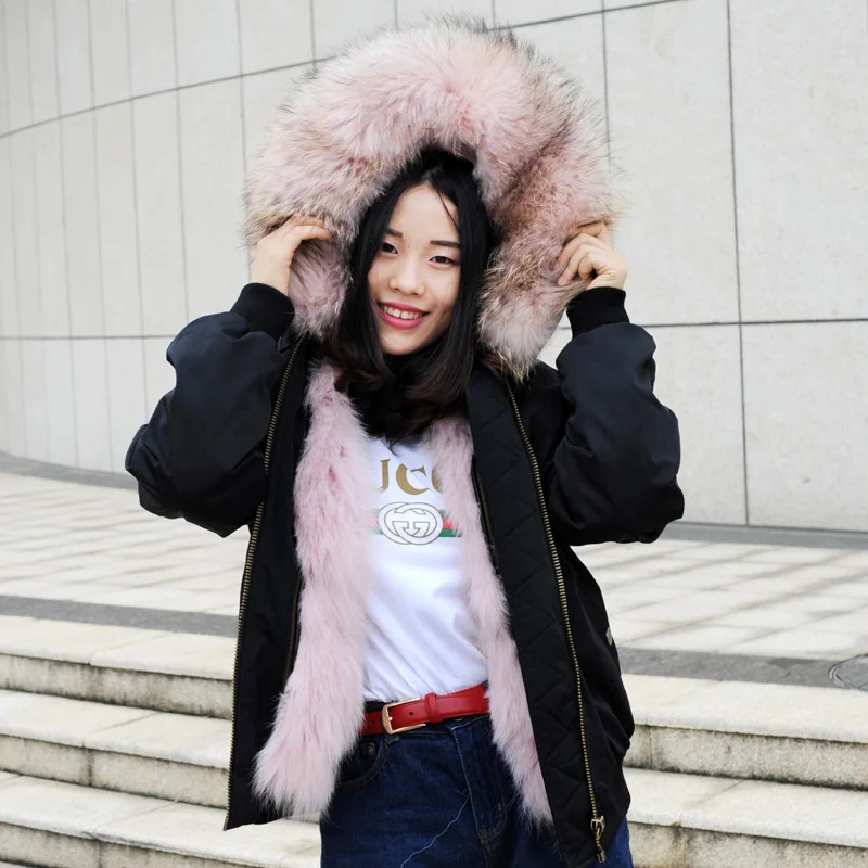 Женская Бомбер-куртка с воротником из натурального меха енота