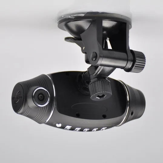 Автомобильный видеорегистратор с двумя широкоугольными объективами и GPS-треком |