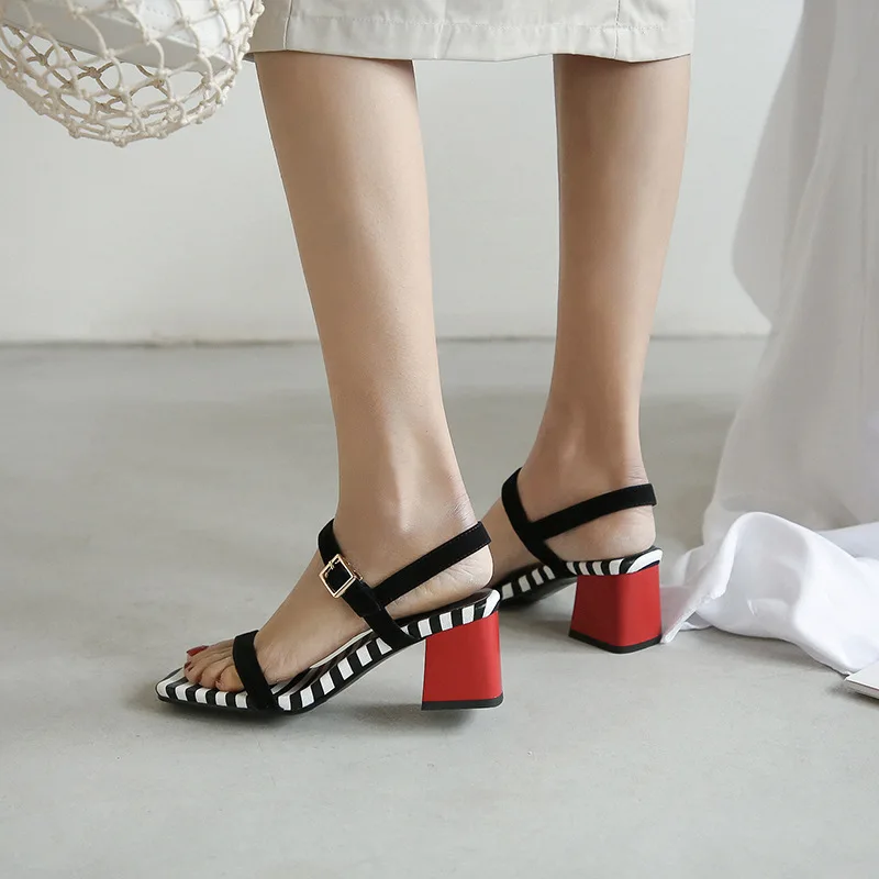 Босоножки женские в стиле пэчворк сандалии полоску на каблуке ремешок с пряжкой