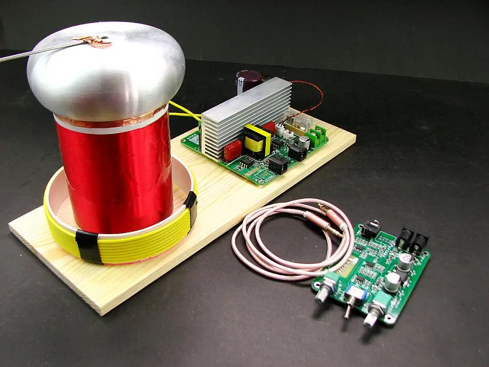 Музыкальная катушка Тесла TINY SSTC MIDI твердотельная для проекта дугопотушение
