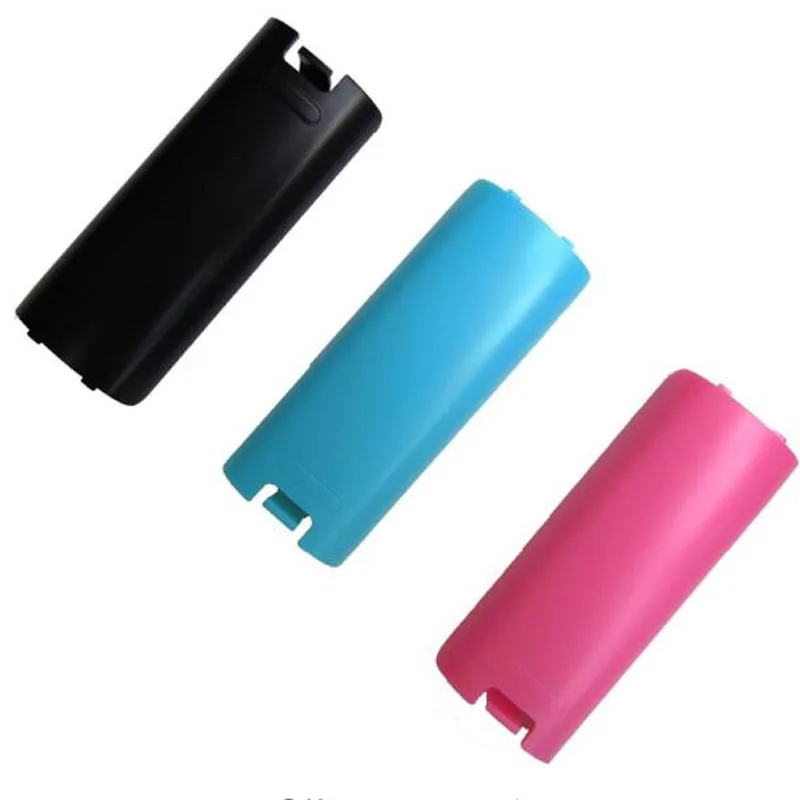 Заменяемая часть корпуса для пульта Wii Remote контроллера Nintendo Wii с крышкой батарейного отсека, ремешком на руку и шнуром.