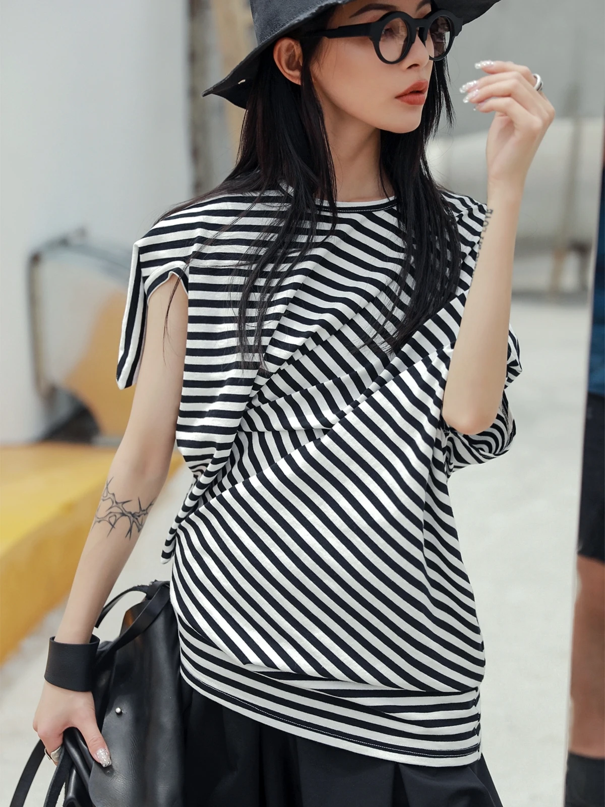 striped CHICEVER Летняя Повседневная полосатая женская футболка с круглым вырезом и коротким рукавом, Необычные Свободные облегающие Женские топы, мода, тренд - Цвет: striped