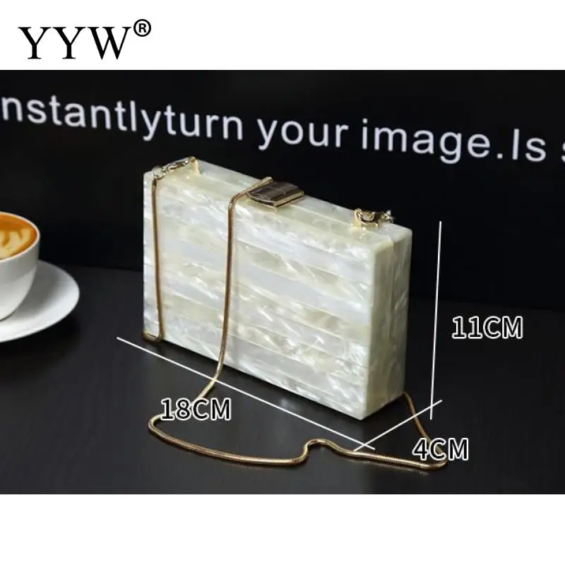 Женский клатч с акриловым ремешком белый цепочкой жесткие клатчи на каждый день