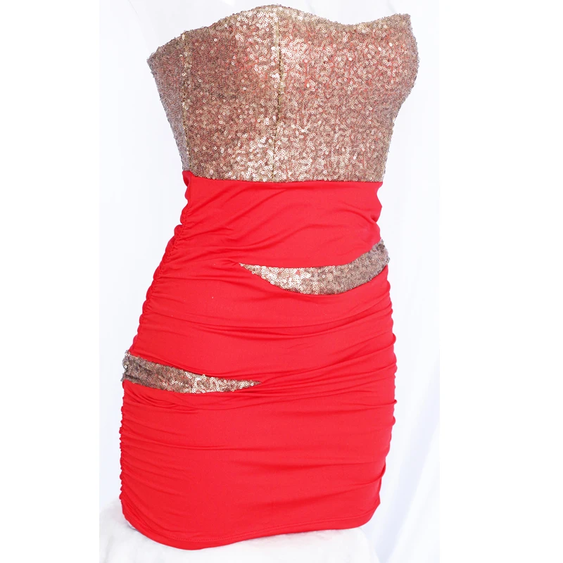 Женское короткое летнее платье с блестками яркое облегающее баской и зигзагами