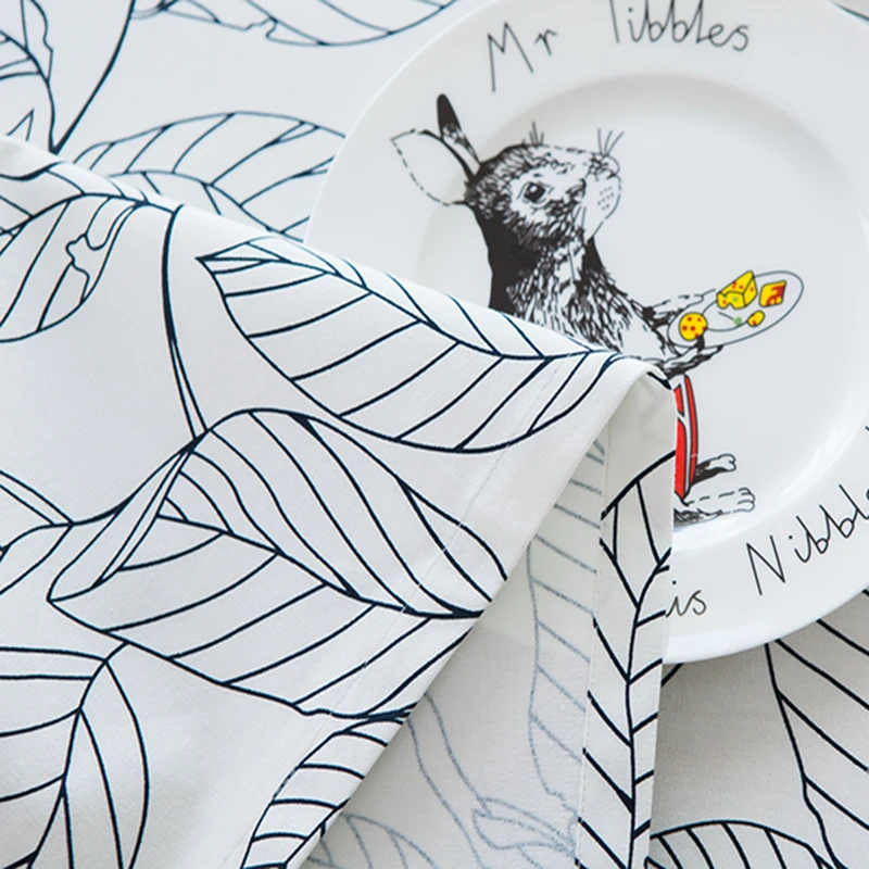 Льняная скатерть для кофейного столика клетчатая с листьями деревьев цветочным