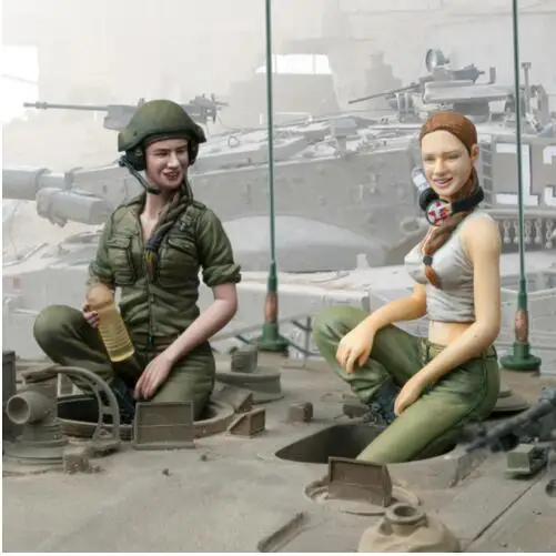 

New Unassembled 1/16 Female Tank crew include 2 soldiers NOT HAVE TANK Resin Kit DIY Toys Unpainted resin model