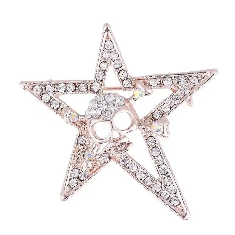 Креативная брошь с черепом из кристаллов в новом бутике пятиконечной звездой