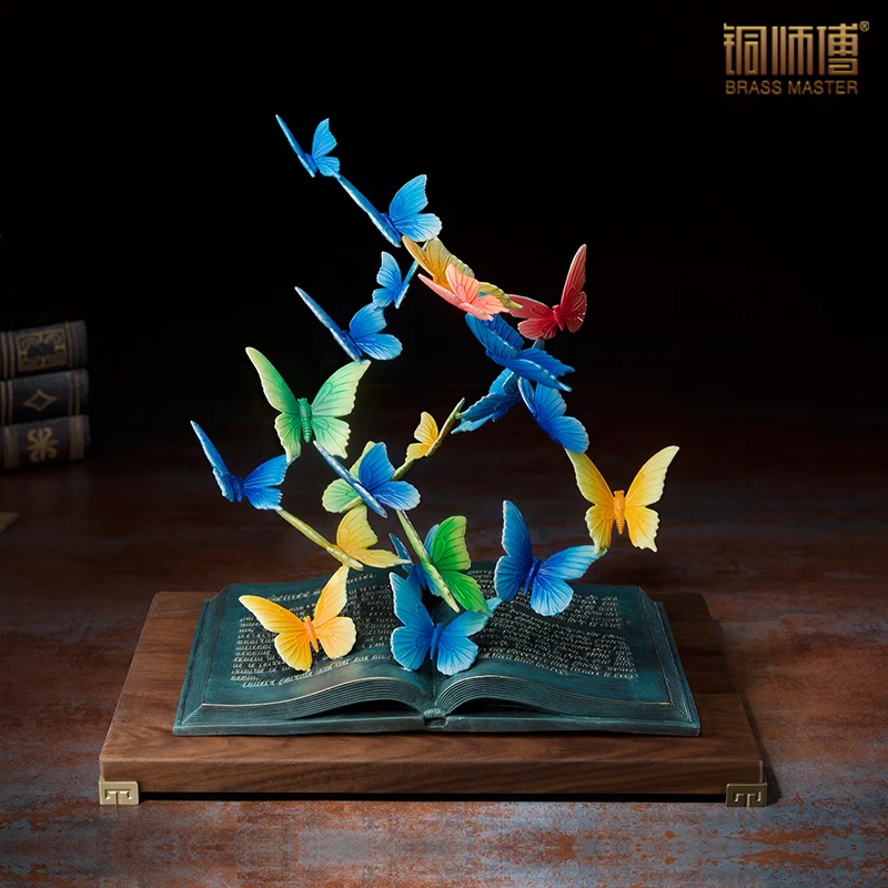Красивые красочные бабочки летают в книжках украшение для кабинета детский