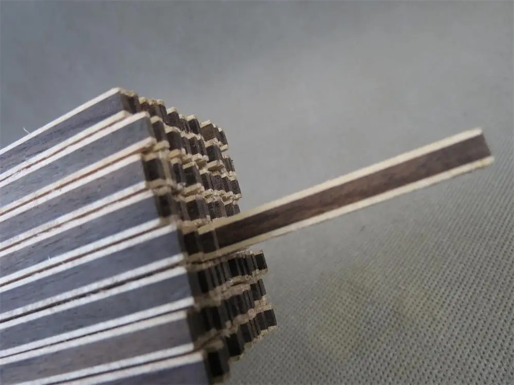 

100STRIP LUTHIER FIGURED BINDING XL-11,Measures 6mm x1.5mm thick and 810mm long