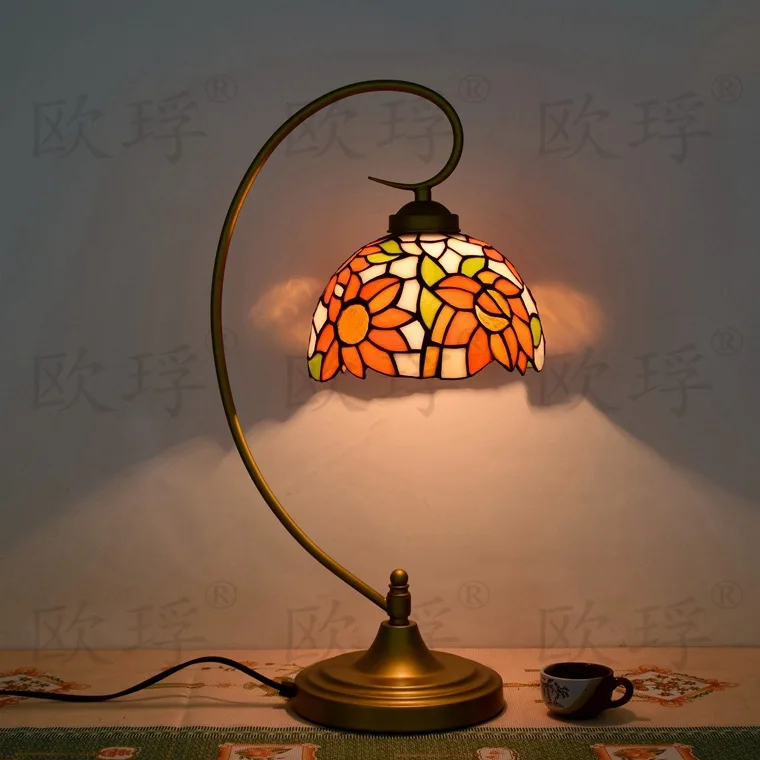 

10 Inch Flesh Country Flowers Tiffany Table Lamp Country Style Stained Glass Lamp for Bedroom Bedside Lamp E27 110-240V