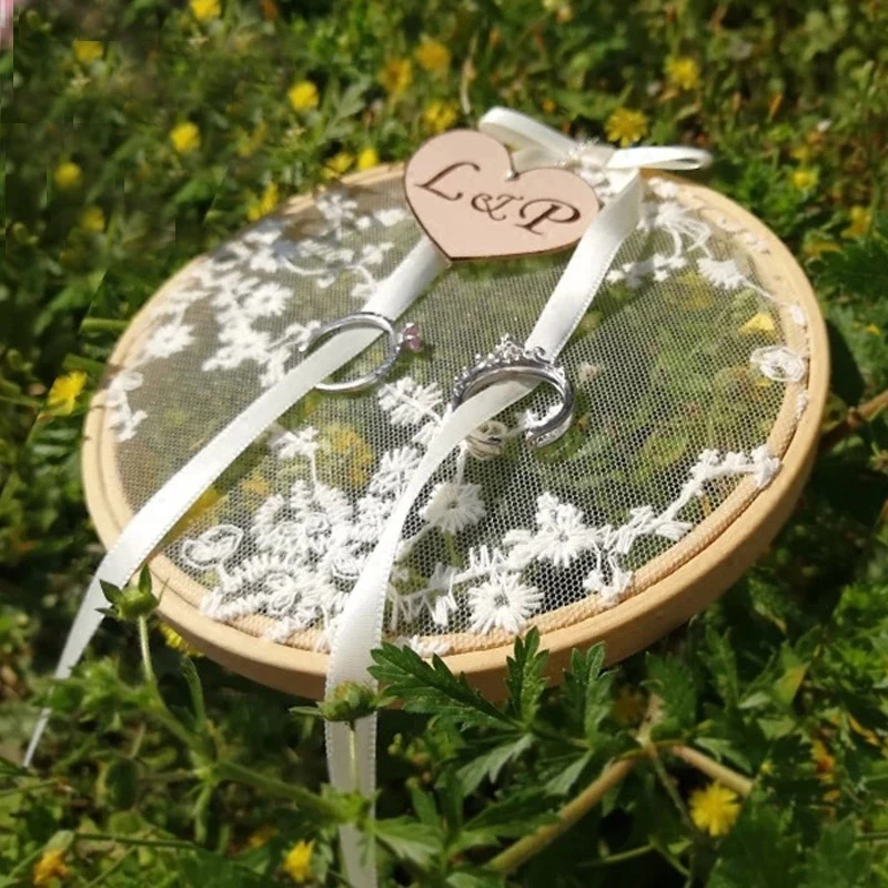 1pcs lot Red White Wood Lace Round Ring Cushion Bearer Engagement Photo Props Wedding Proposal Marriage pillow | Дом и сад