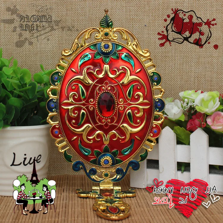 

Russia large high-end cosmetic mirror mirror folding table portable handle retro Palace Flower tin bronze mirror