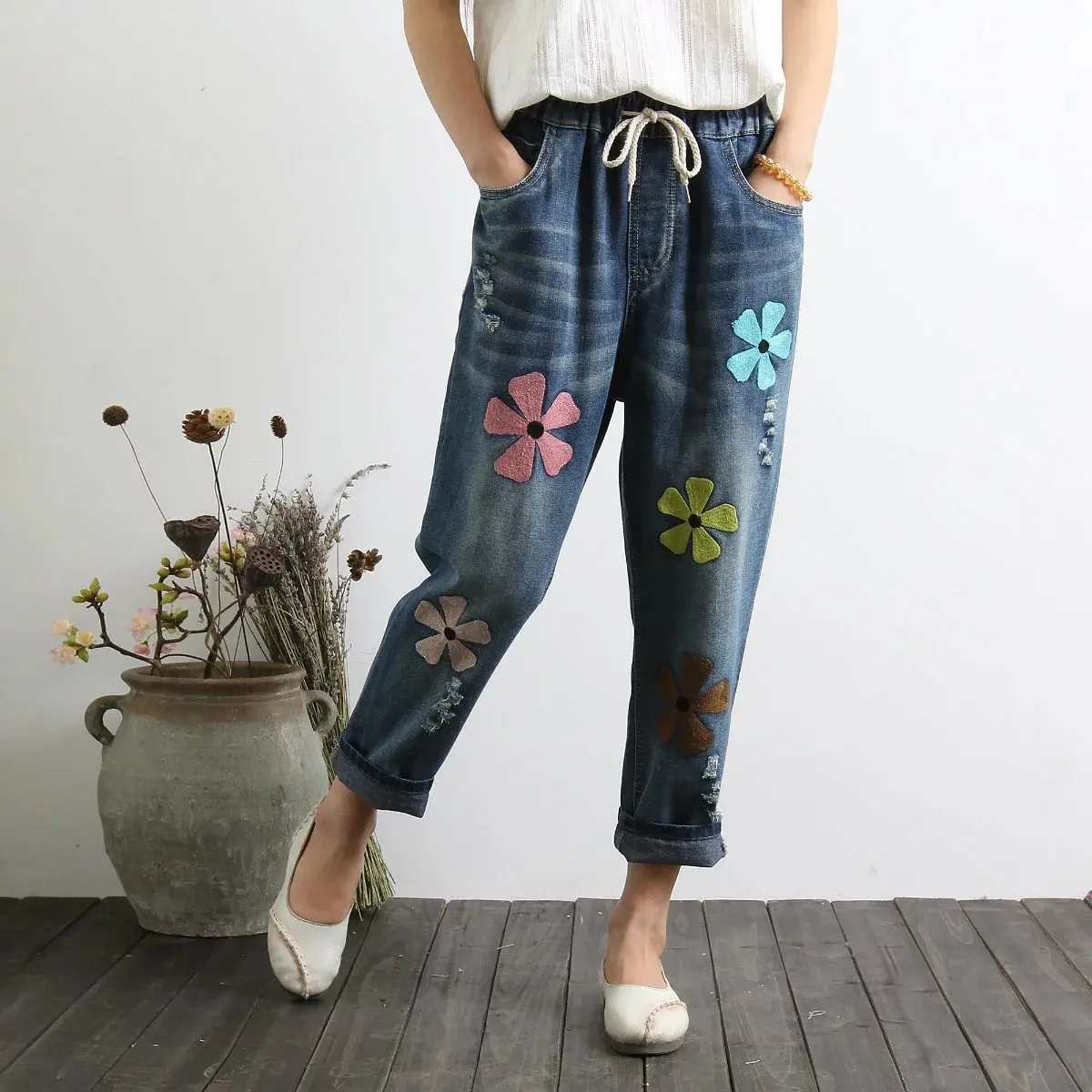 Summer New Female Line Sen Hole Letter Embroidered Flowers Loose Nine Points Jeans Trousers Women