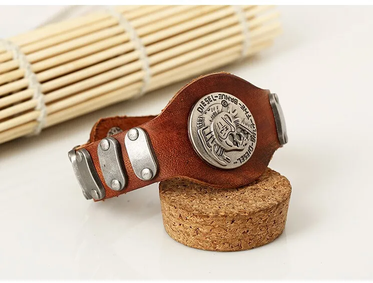 Крутой мужской браслет из воловьей кожи высококачественный металлический с