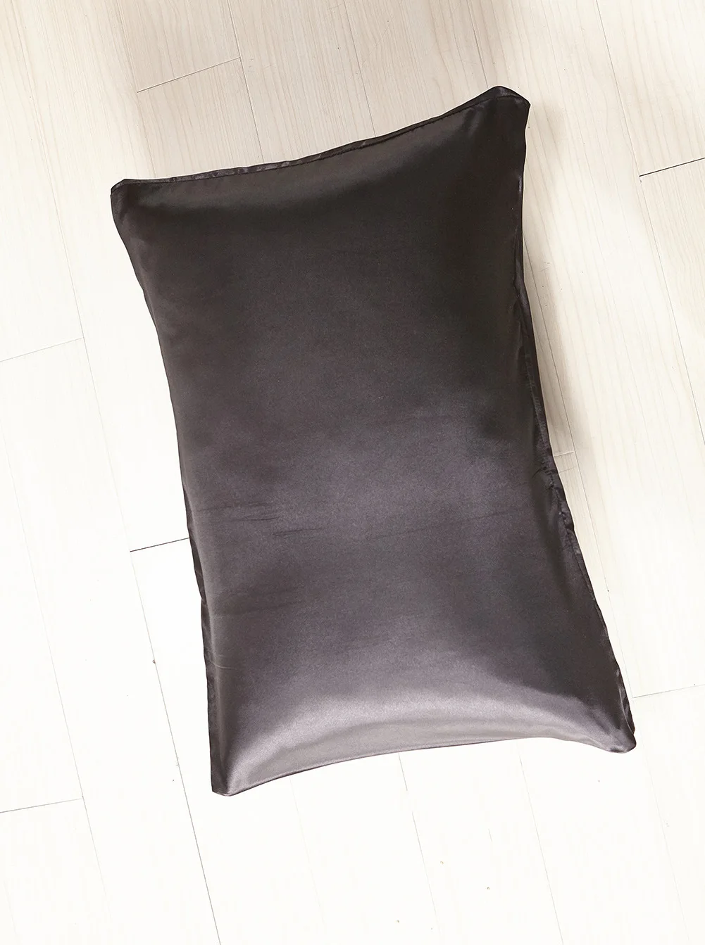 Шелковый комплект постельного белья в нордическом стиле однотонный атласный