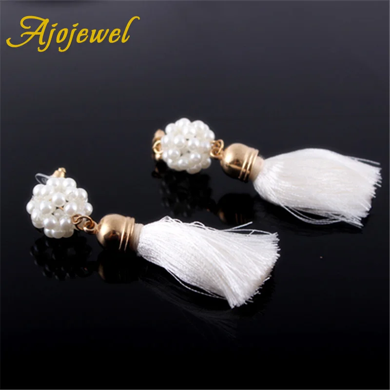 Женские круглые серьги Ajojewel белые с искусственным жемчугом длинные кисточками