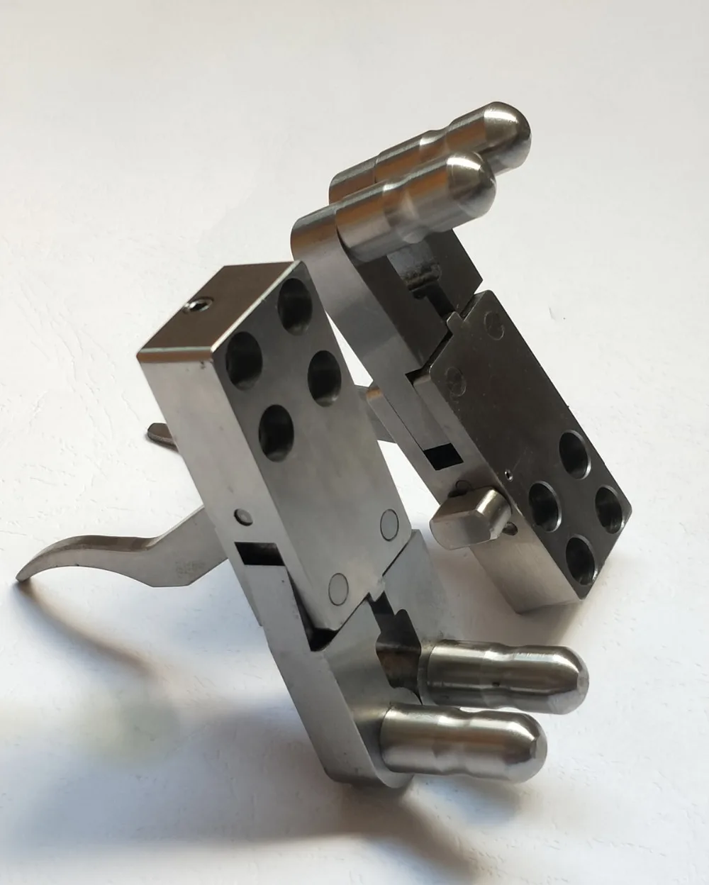 

Top heavy slingshot release device Carbon steel stainless steel quenching treatment Super hardness Precision combination