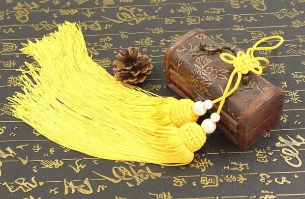 Тай Чи или кунг-фу меч кисточка боевые искусства красный и желтый | Спорт