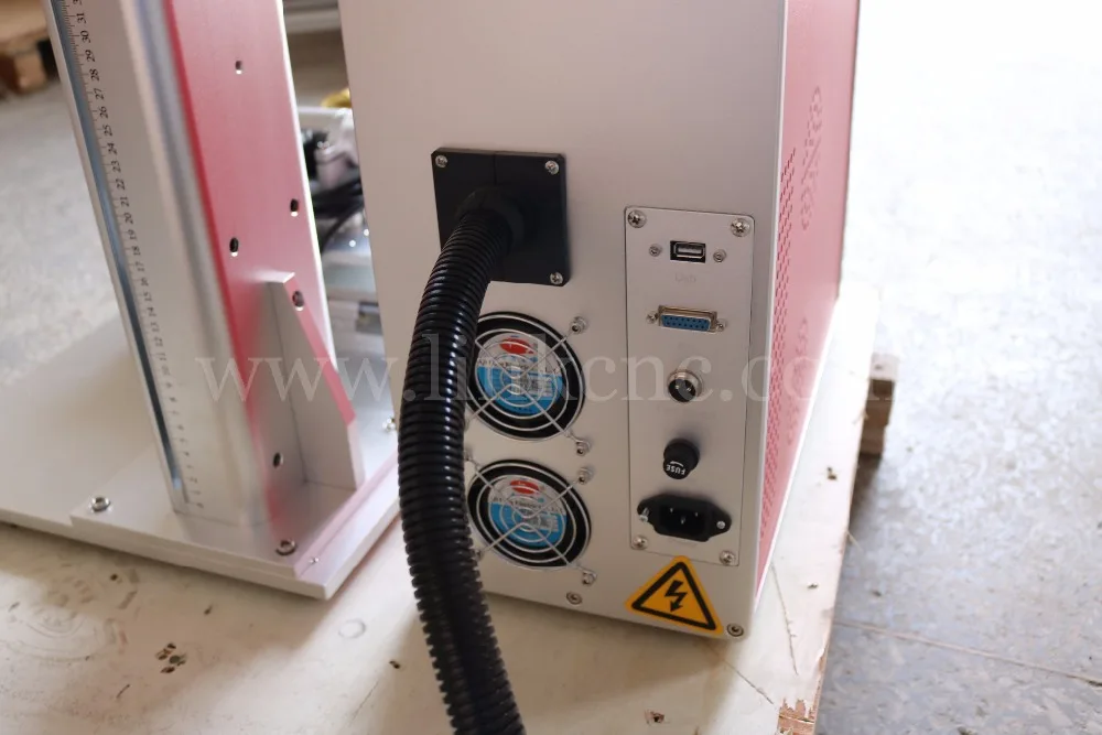 Требуется агент 30 Вт мини волоконный лазер маркировочная машина цена