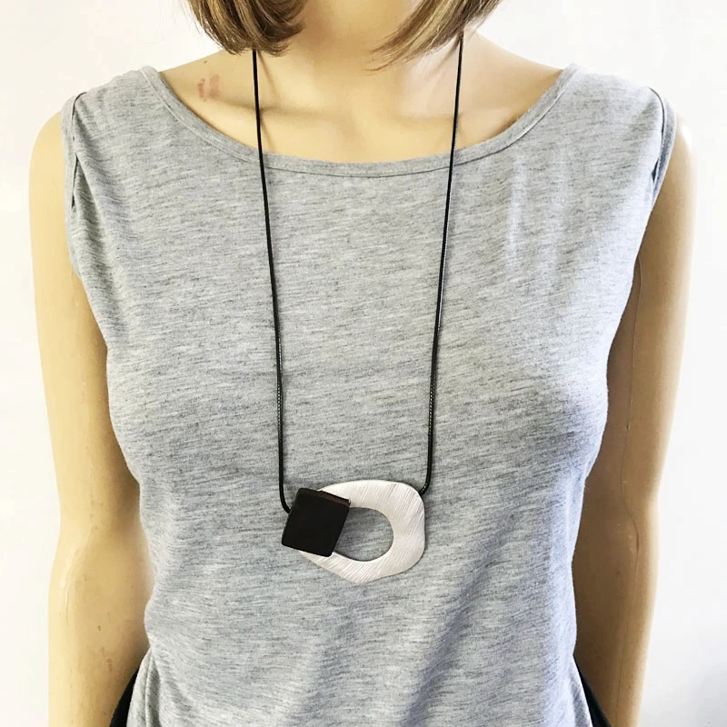 

Wood Alloy Adjusted Pendant Necklace