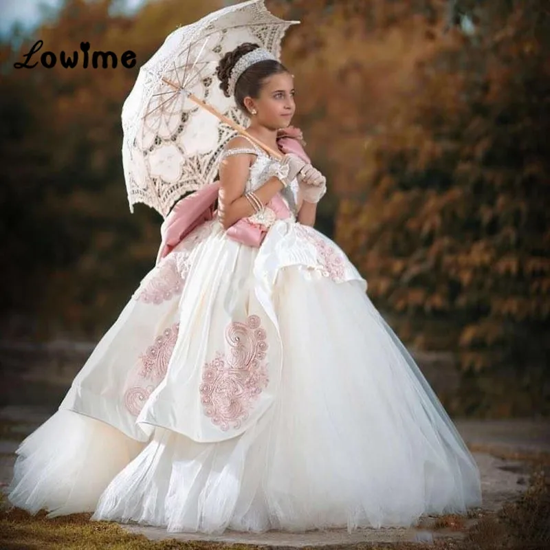 

Ivory Princess Pageant Dresses For Girls Flower Girl Dresses Ball Gown First Communion Dresses with Embroidery Custom Made 2018