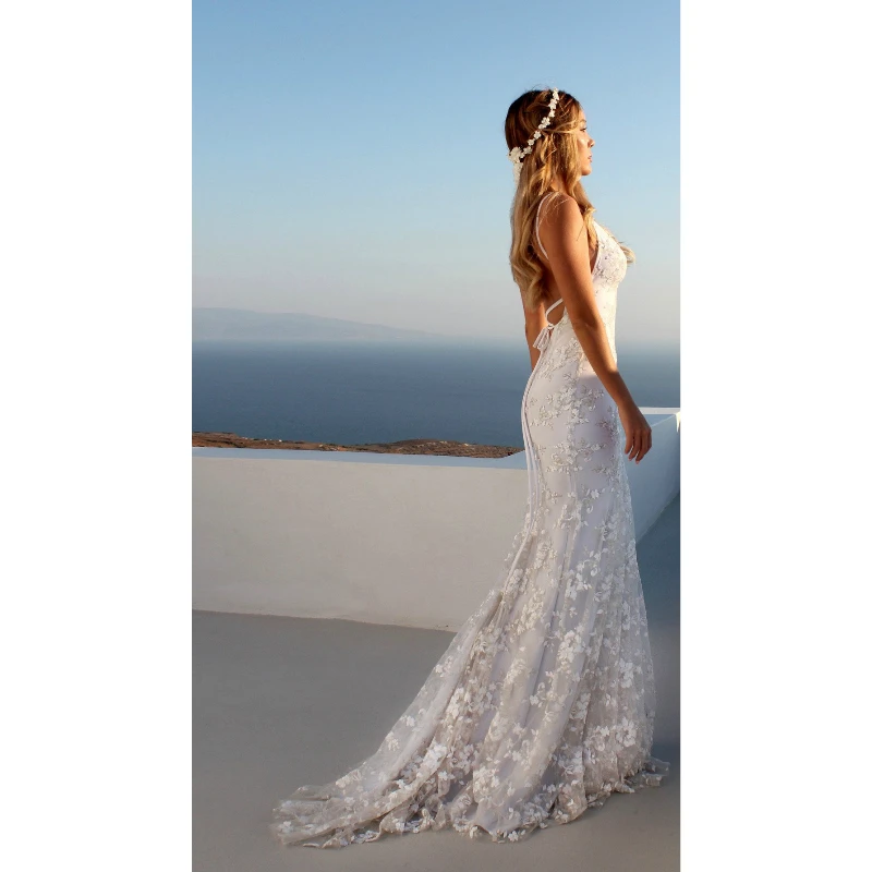 Женское кружевное платье на тонких бретельках длинное облегающее белое в пол с