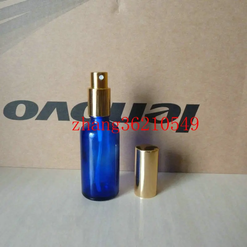 Стеклянный флакон для духов синего цвета с алюминиевым блестящим золотым