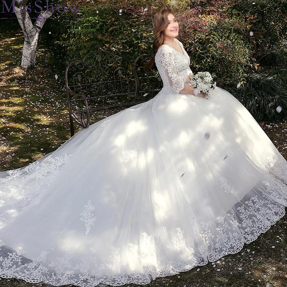 

Ball Gowns Plus Size Tulle Wedding Dress Chapel Train Bride Wedding V Neckline 3/4 Sleeve Vestidos De Novia With Beadings