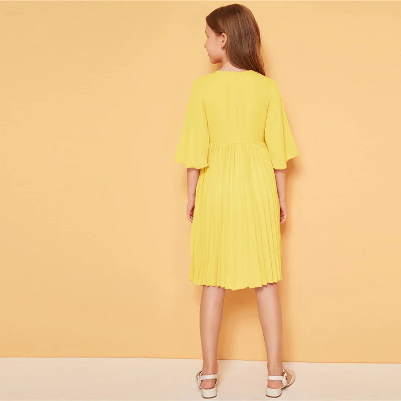 SHEIN/детское однотонное плиссированное платье с завязками спереди для девочек; милое детское платье; коллекция года; Летние Детские платья трапециевидной формы с рукавами-воланами до колена