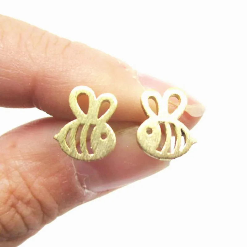 

Animal shapes bees stud earrings Lovely hollow out the bees stud earrings Obesity bee stud earrings