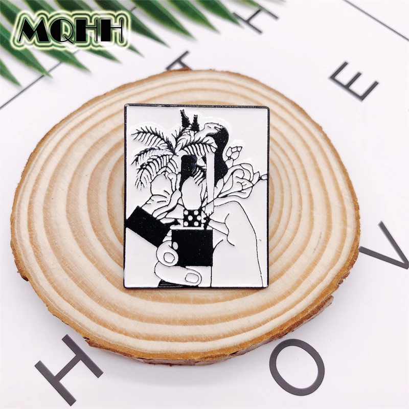 Креативная зажигалка ручная эмалированная брошь с кокосовой пальмой черно-белая