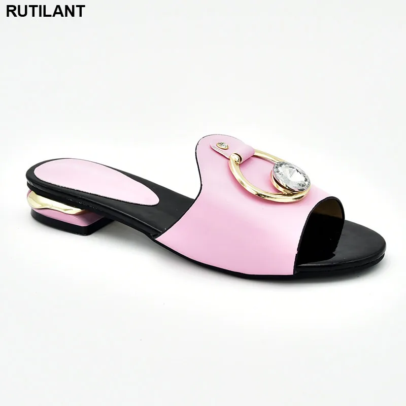 Новейший дизайн Летние босоножки Женская обувь на низком каблуке свадебная в