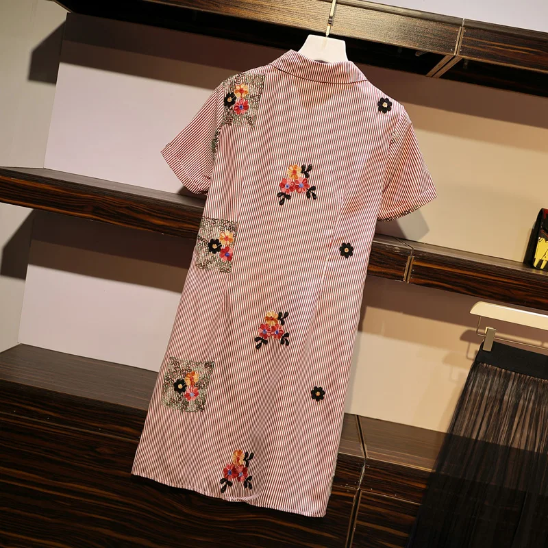 Настоящий Костюм из рубашки средней длины с вышивкой + лакированная ширма юбка