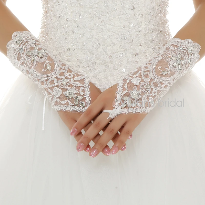 Свадебные короткие белые перчатки без пальцев Vivian по низкой цене с бисером и