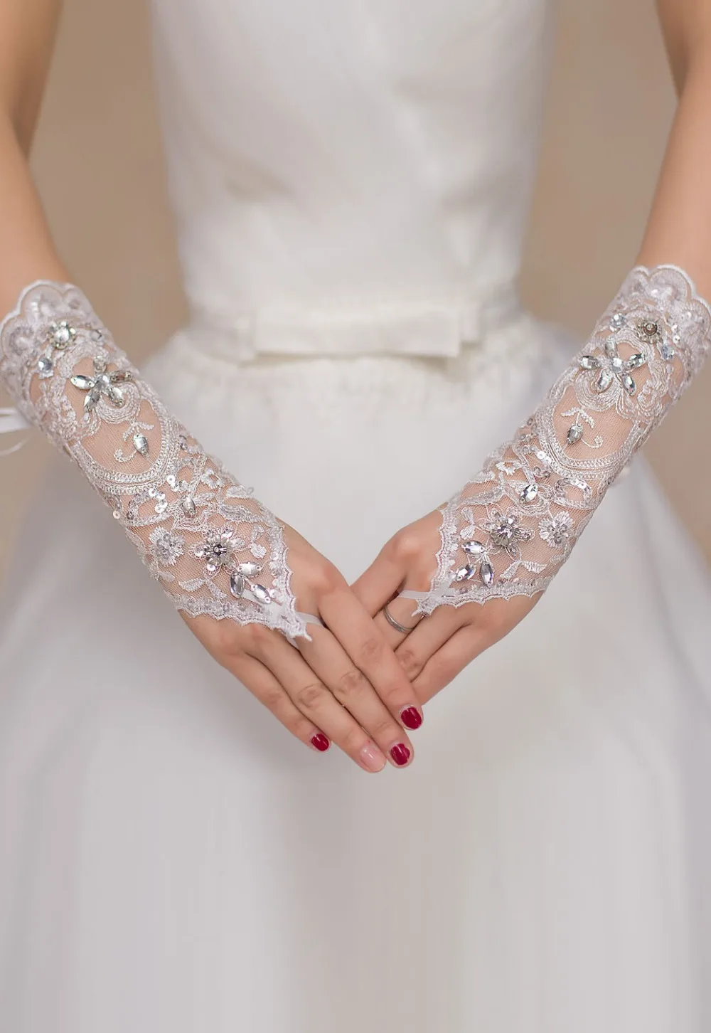 

2022 Rhinestone Embellished Sheer Lace Fingerless Gloves LC73109