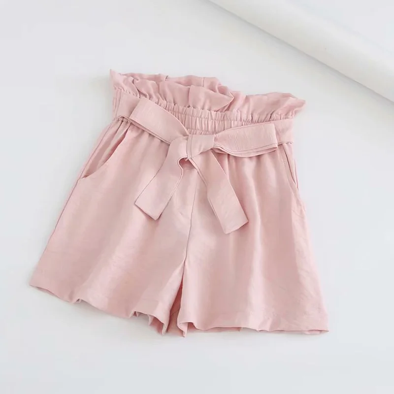 

YNZZU 2019 Summer black with belt women Paperbag Shorts New arrival loose causal lady shorts High waist women trousers B346