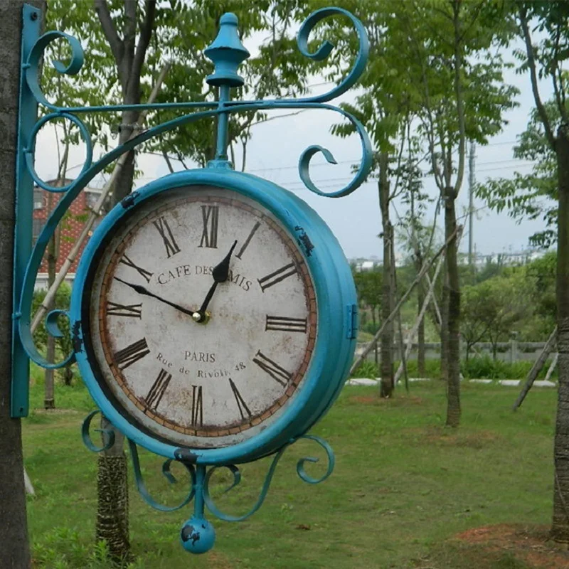 Часы старинные настенные двухсторонние из кованого железа обои | Дом и сад