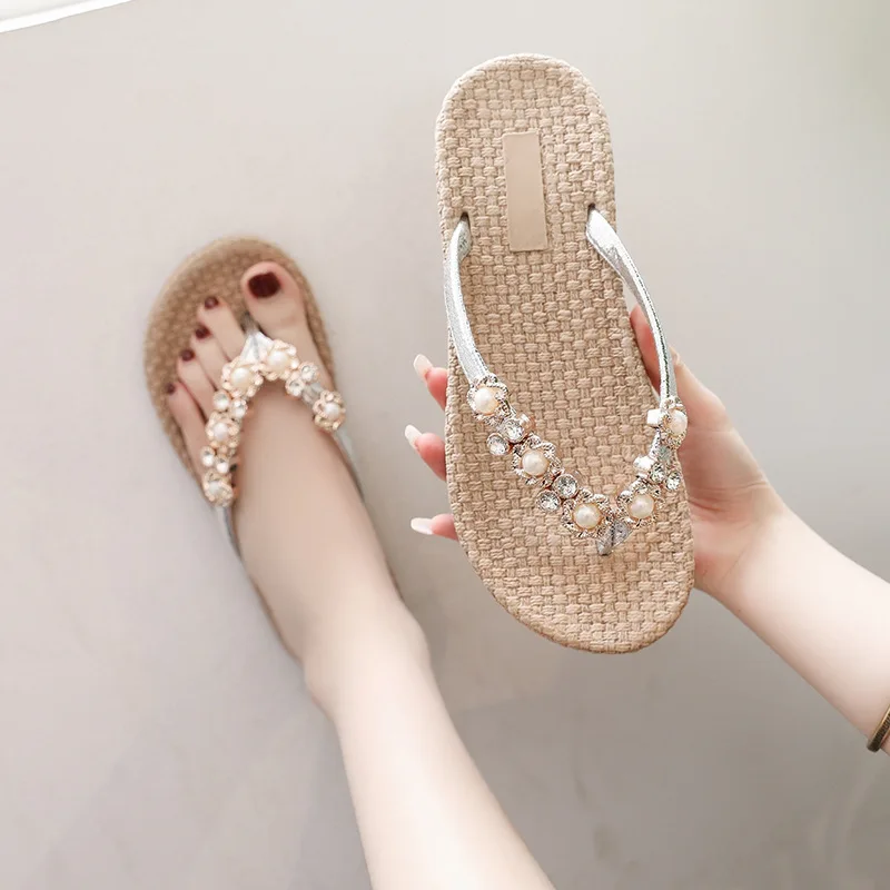 Шлепанцы с кристаллами и жемчугом мягкая удобная женская обувь серебристого